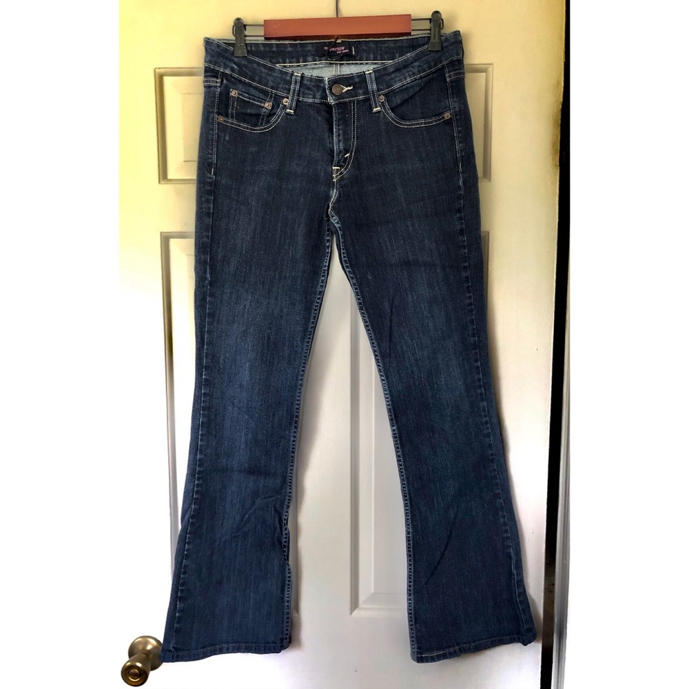 Levi women’s jean 518 super low Fits size 6